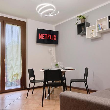 10' From Malpensa Casa Moderna, Netflix & Wi-Fi Lejlighed Casorate Sempione Eksteriør billede