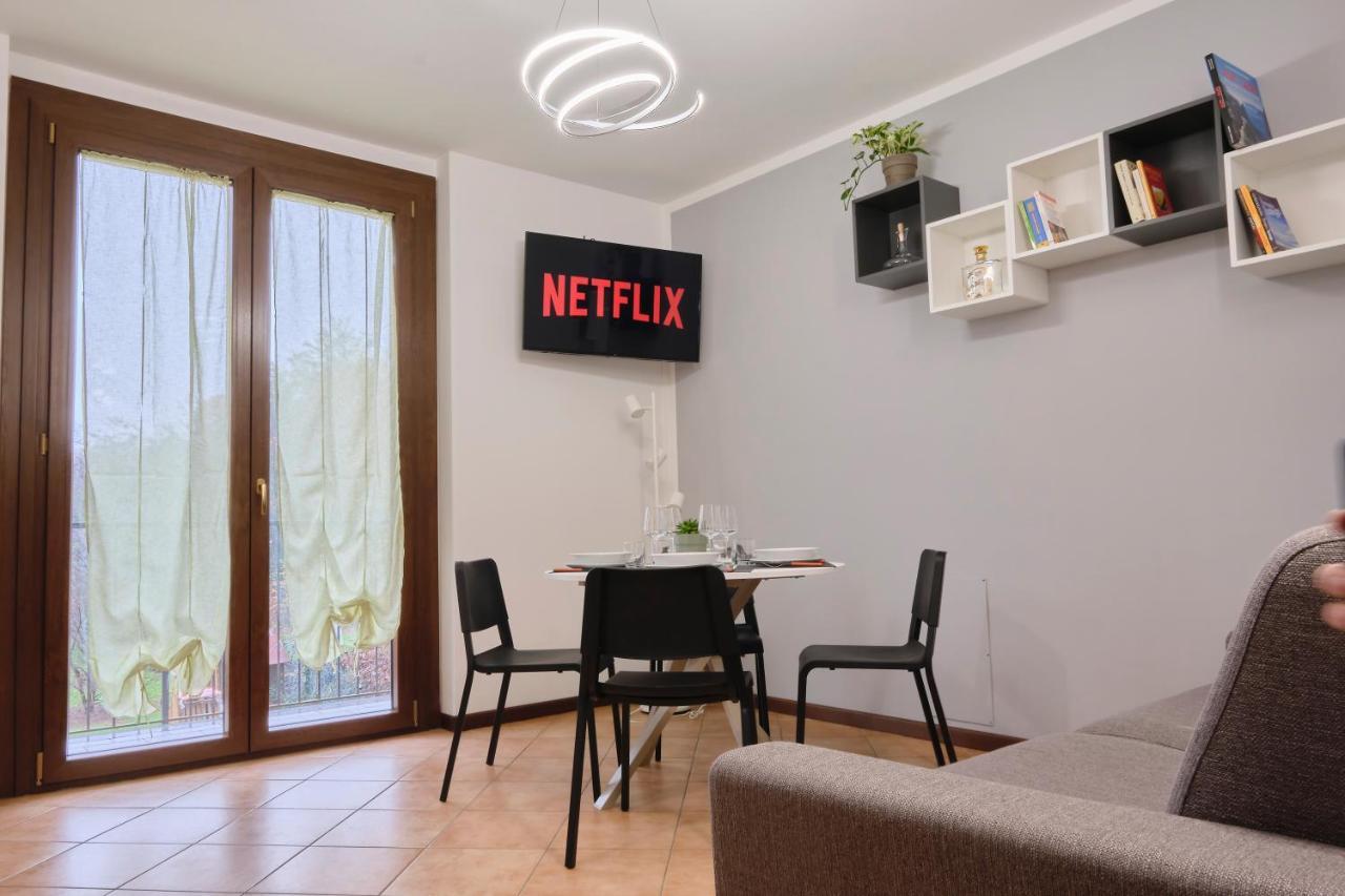 10' From Malpensa Casa Moderna, Netflix & Wi-Fi Lejlighed Casorate Sempione Eksteriør billede