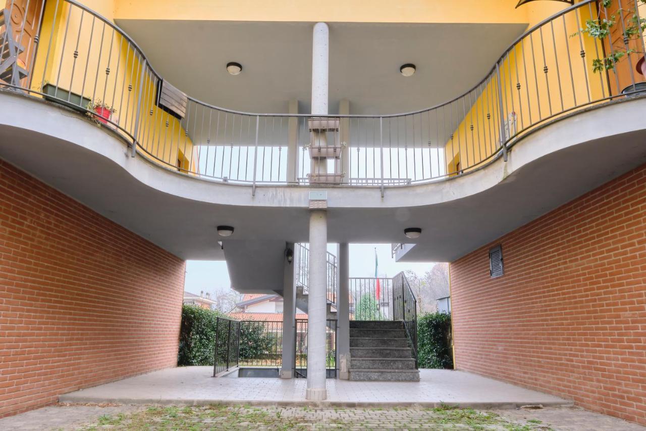 10' From Malpensa Casa Moderna, Netflix & Wi-Fi Lejlighed Casorate Sempione Eksteriør billede